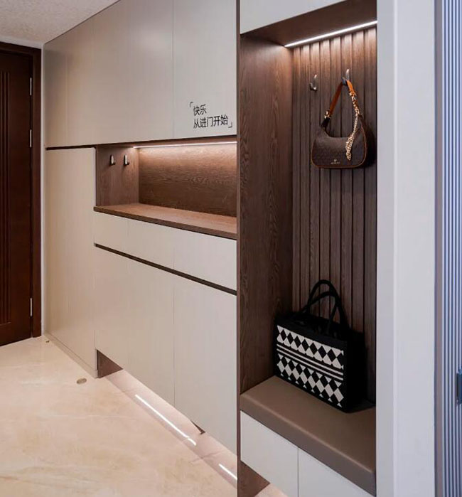 127㎡現(xiàn)代三居室，低調(diào)中散發(fā)高級感，鬧市中的寧靜雅居